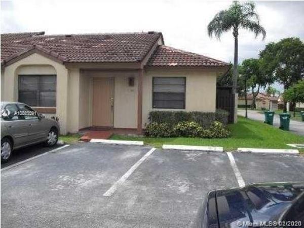 Villa Homes At The Moors, 6262 NW 170th Ter #626, Country Club, Florida 33015, image 2