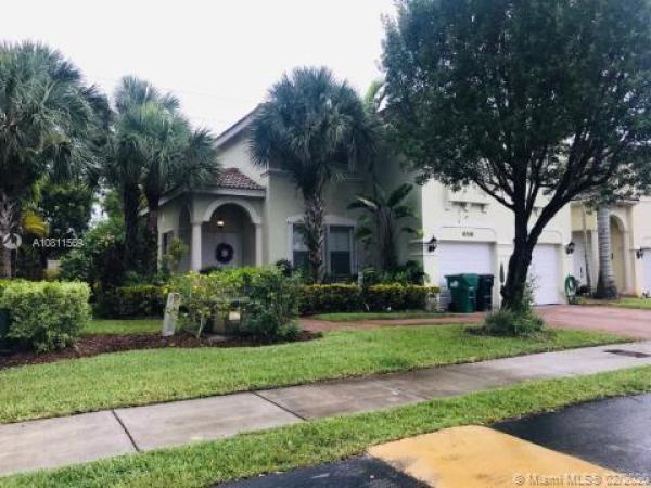 Century Villas, 8756 SW 3rd Ln, Fountainebleau, Florida 33174, image 2