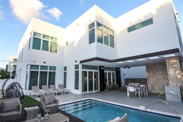 The Mansions At Doral, 10592 NW 67th Ter, Doral, Florida 33178, image 1