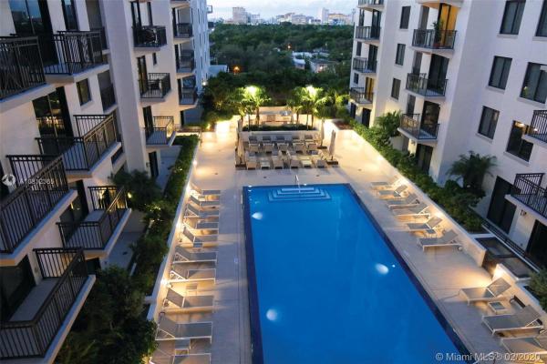 301 Altara Ave #907, Miami, Florida 33146, image 2