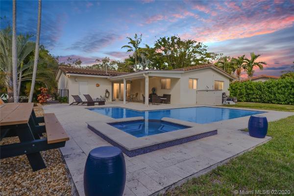 Miami Lakes Residential, 13980 Lake George Ct, Miami Lakes, Florida 33014, image 2