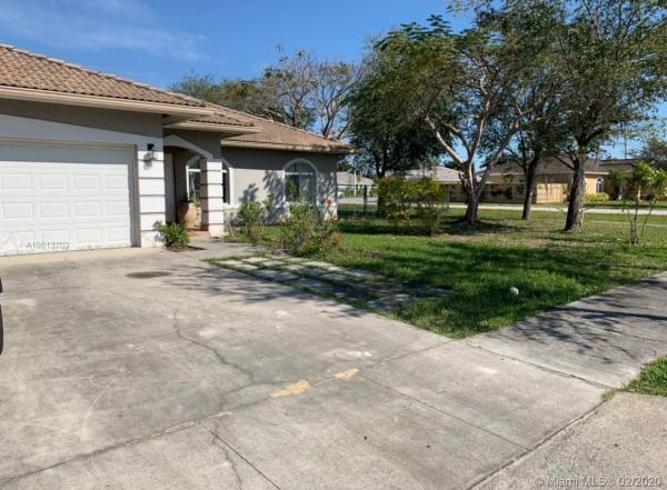 13201 SW 200th Ter, Unincorporated Dade County, Florida 33177, image 2