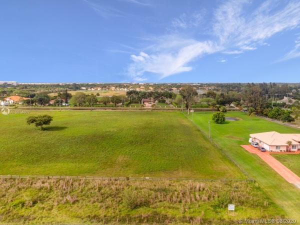 Country Club Ranches, 48 SW Sw Ct, Miramar, Florida 33027, image 2