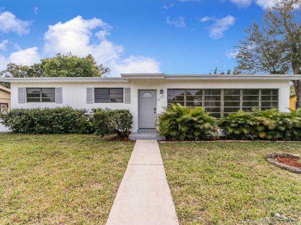 Highland Manor, 670 NE 178th St, North Miami Beach, Florida 33162, image 2