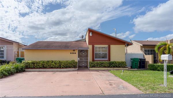 Les Chalets, 2102 SW 106th Ct, University Park, Florida 33165, image 2