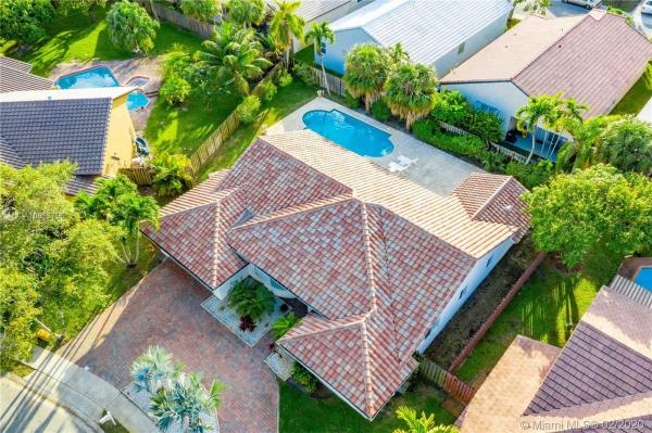 Emerald Lake Estates At The Landings, 1480 SW 104th Ave, Pembroke Pines, Florida 33025, image 2