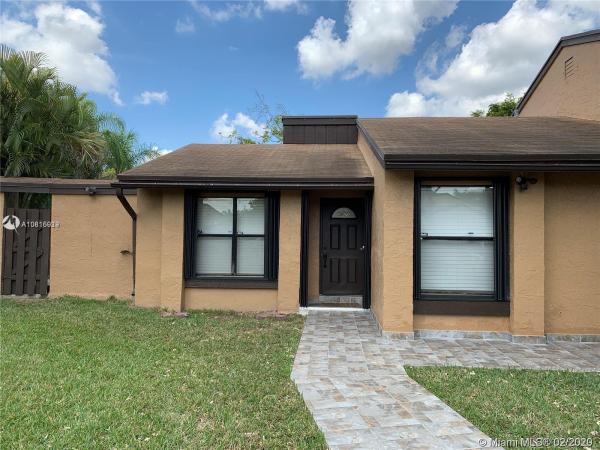 Woodgate East, 12721 SW 70th Ln, Kendale Lakes, Florida 33183, image 2