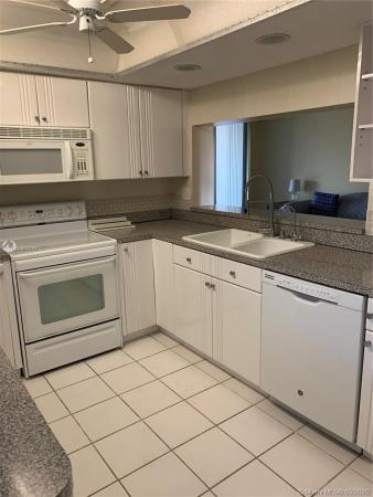 Sabal Palm Of Pine Island Ridge, 9531 Seagrape Dr #302, Davie, Florida 33324, image 2