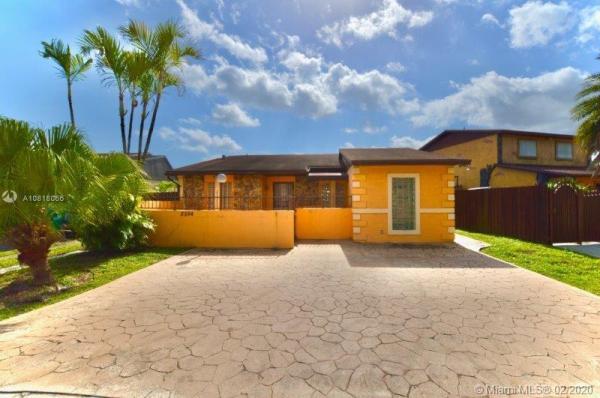 Lakes Of Acadia, 5564 NW 193rd Ln #5564, Miami Gardens, Florida 33055, image 2