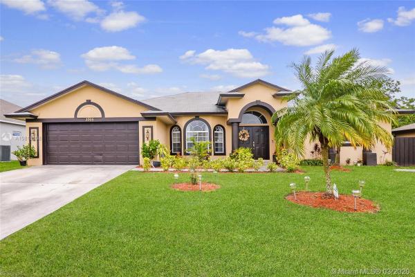 3305 SW Frankford St, Florida 34953, image 2