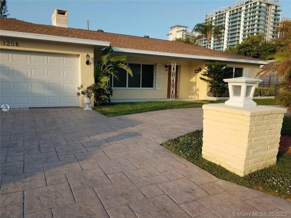 Yacht Harbor Estates, 1258 Yacht Harbor Dr, Riviera Beach, Florida 33404, image 2