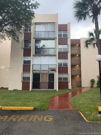 Versailles Gardens, 9431 SW 4th St #111, Fountainebleau, Florida 33174, image 2