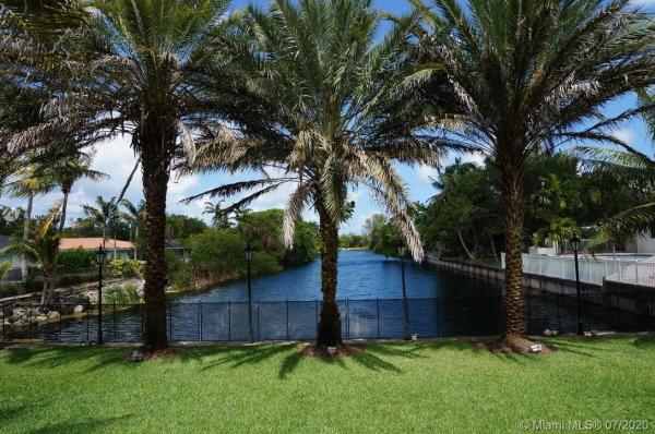 Guma, 12765 SW 57th Ave, Coral Gables, Florida 33156, image 2