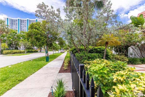 Grapetree Townhouses Of Key Biscayne, 350 Grapetree Dr #408, Key Biscayne, Florida 33149, image 2