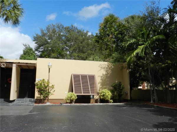 15809 Kingsmoor Way #15809, Miami Lakes, Florida 33014, image 2