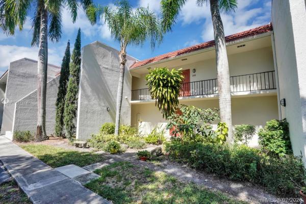 Garden Court Villas, 1639 Embassy Dr #202, West Palm Beach, Florida 33401, image 2