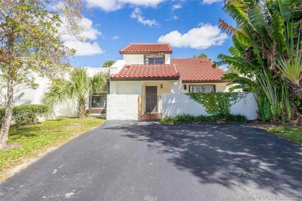 Town Villas In The Crossings, 11115 SW 134th Ct, The Crossings, Florida 33186, image 2