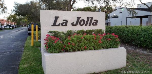 Townhomes Of La Jolla, 9032 SW 113th Place Cir E, Kendall, Florida 33176, image 2