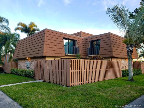 Camelot Gardens, 2536 Camelot Ct, Cooper City, Florida 33026, image 2