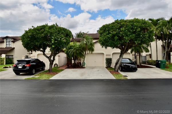 Valencia Townhomes, 13739 SW 100th Ter, The Hammocks, Florida 33186, image 2
