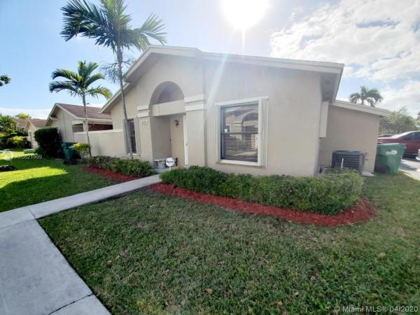 Westwind Lakes Garden Homes, 6721 SW 152nd Pl #46-21, Kendall West, Florida 33193, image 2