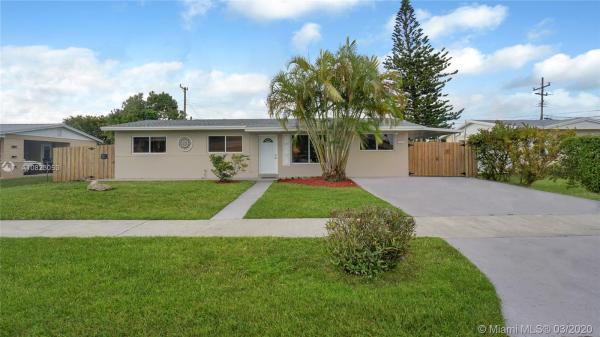 Heftler Homes, 10450 SW 41st Ter, Westwood Lakes, Florida 33165, image 2