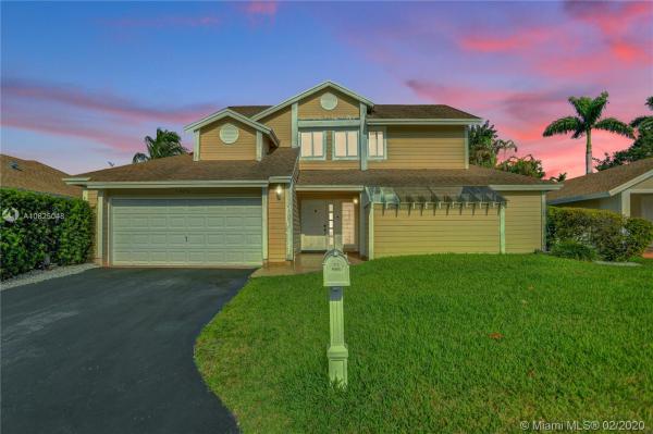 Royal Glen, 10094 SW 141st Ct, The Hammocks, Florida 33186, image 2