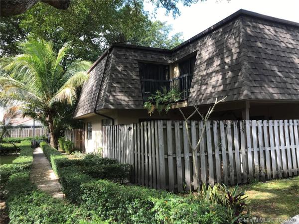 Camelot, 14201 SW 94th Cir Ln #104-5, The Hammocks, Florida 33186, image 2