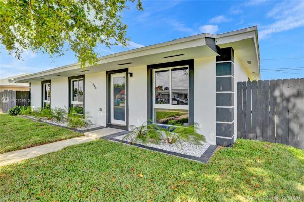 Fairway Plaza, 10461 SW 164th St, Palmetto Estates, Florida 33157, image 2