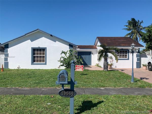 Country Lake Manors, 19644 NW 58th Ct, Country Club, Florida 33015, image 2