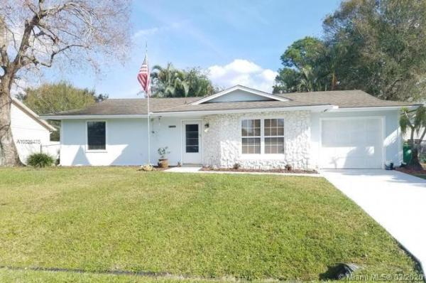 2073 SW Aguero St, Florida 34953, image 2