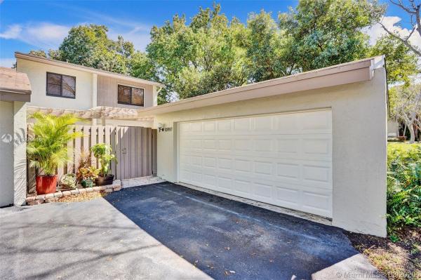 Sabal Chase, 10997 SW 113th Pl, Kendall, Florida 33176, image 2