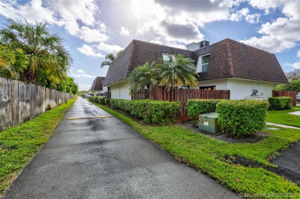 Willow Wood Townhomes, 7947 Tam Oshanter Blvd, North Lauderdale, Florida 33068, image 1