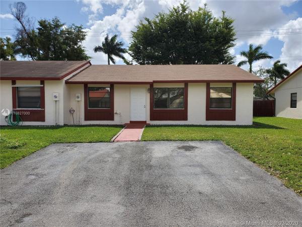 Westwind Lakes Townhouses, 15370 SW 71st Ln, Kendall West, Florida 33193, image 2