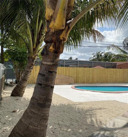 Highland Manor, 460 NE 178th St, North Miami Beach, Florida 33162, image 2