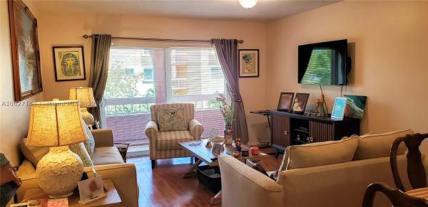 Village Of Kings Creek, 7910 Camino Real #N-305, Glenvar Heights, Florida 33143, image 3