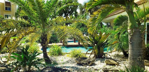 Village Of Kings Creek, 7910 Camino Real #N-305, Glenvar Heights, Florida 33143, image 2
