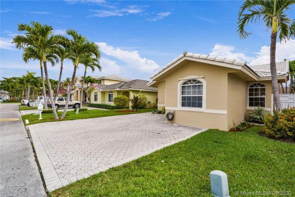 Silver Palms, 2115 SW 103rd Pl, University Park, Florida 33165, image 2