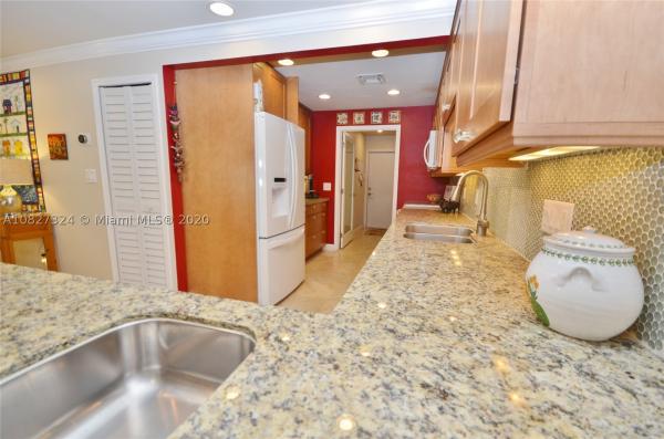 Country Club Of Miami Fairway Villas, 18804 W Lake Dr, Hialeah, Florida 33015, image 2