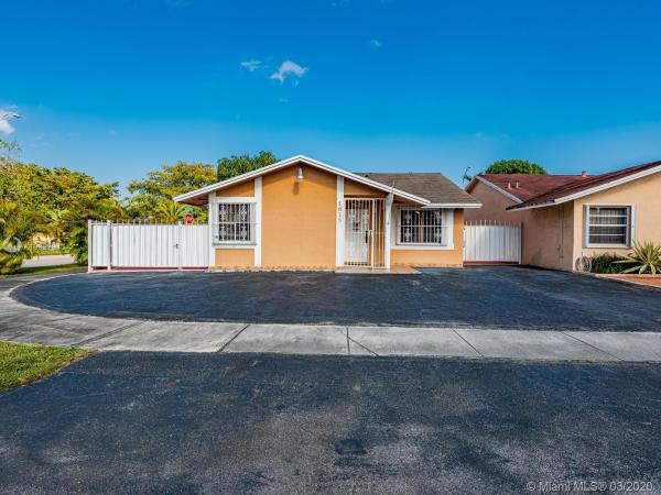 1615 SW 137th Pl, Unincorporated Dade County, Florida 33175, image 2
