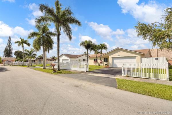 Meadow Wood Manor, 12285 SW 257th Ter, Goulds, Florida 33032, image 2