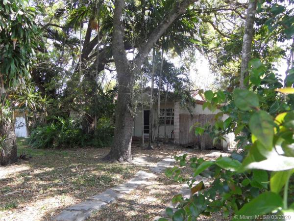 Country Club Estates, 32 Corydon Dr, Miami Springs, Florida 33166, image 2