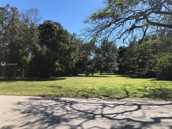 Biscayne Gardens, 100 NW 165th St, Golden Glades, Florida 33169, image 2