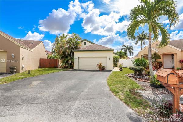 Lakes Of Avalon, 18753 NW 80th Ct, Hialeah, Florida 33015, image 2
