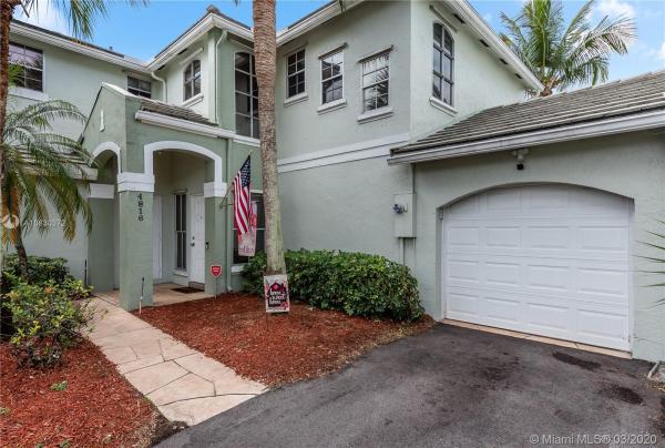 Les Chateaux, 4816 Grapevine Way, Davie, Florida 33331, image 2