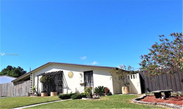 Palmetto Country Club Estates, 9551 SW 165th St, Palmetto Estates, Florida 33157, image 2