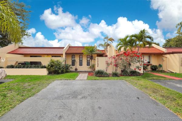 Woodstock Townhomes, 11732 SW 112th Ter, Kendall, Florida 33186, image 2