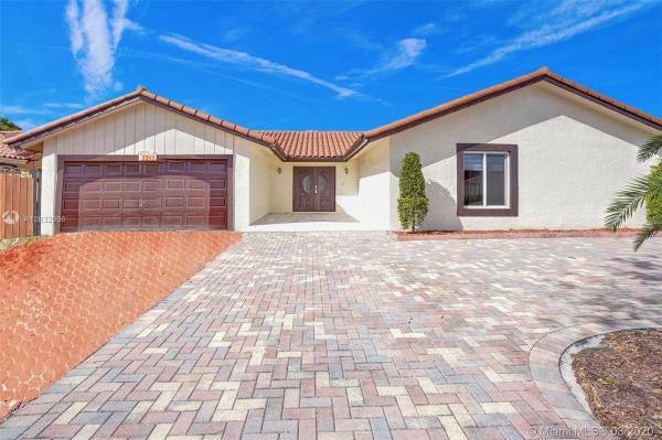 Country Lake Manors, 5941 NW 201st St, Country Club, Florida 33015, image 2