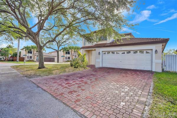 Marbella Park, 19570 NW 82nd Ct, Hialeah, Florida 33015, image 2