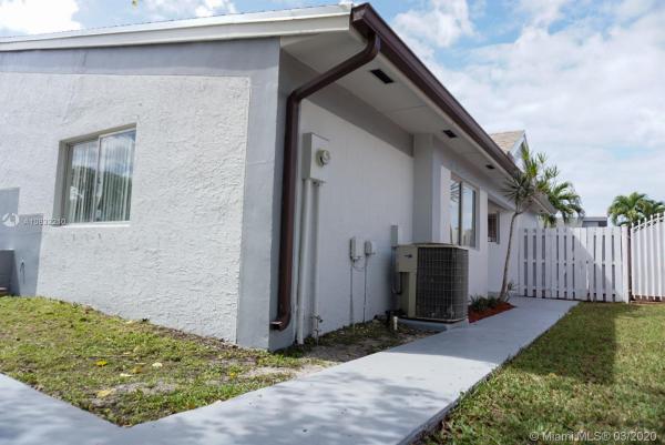 Lormar, 9718 Sugarwood Way #, The Hammocks, Florida 33186, image 2